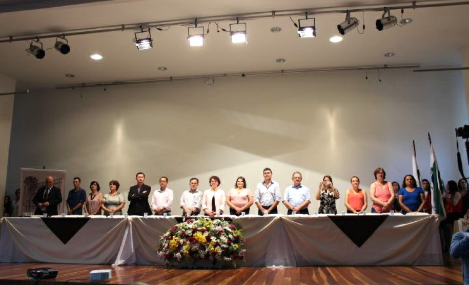 As escolas da rede estadual de ensino da região Centro-Oeste do Estado foram contempladas nesta quarta-feira (27) pela Secretaria de Estado da Educação com o Prêmio Gestão Paraná. Criada em 2015, a premiação tem como objetivo destacar a administração escolar participativa e o desenvolvimento de ações pedagógicas inéditas.