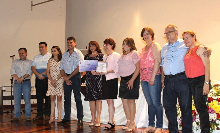O primeiro lugar ficou com o Colégio Estadual Marechal Rondon, do município de Campo Mourão, que recebeu R$ 6 mil. Segundo a diretora Rita de Cassia Cartelli de Oliveira, a premiação é resultado de diversas ações que promovem a interação e a participação da comunidade no cotidiano da escola.