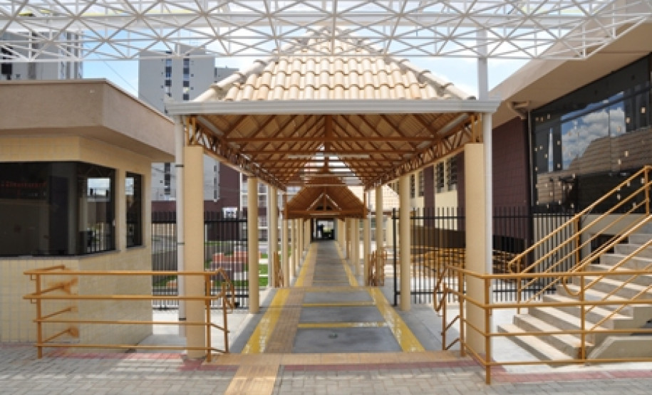 Governo do Paraná investe na reforma e reparo das escolas da rede estadual de ensino. Neste ano cerca de 500 prédios passarão por algum tipo de benfeitoria. Para o início do ano letivo 84 escolas recebem melhorias e adequações, outras 20 estão sendo construídas e oito instituições passam por ampliações.