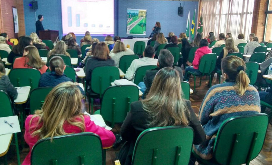 Formação do Caminhos Pedagógicos em Foco realizada com com técnicos dos Núcleos Regionais de Educação em Curitiba, em agosto.