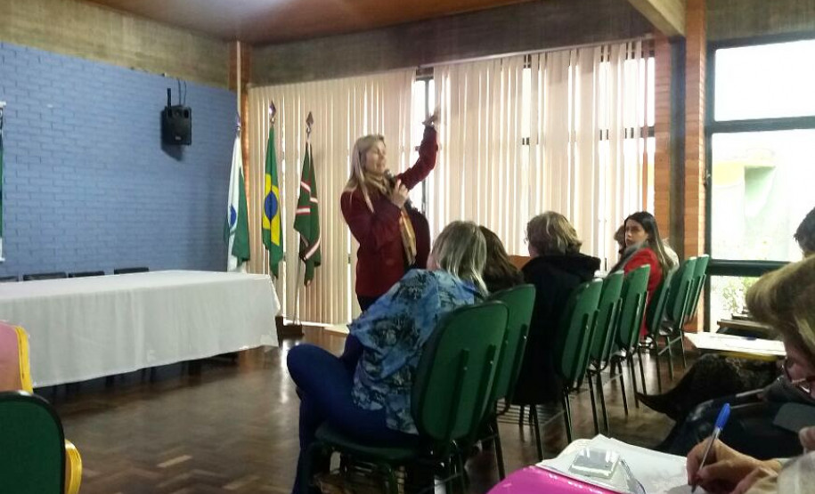 Formação do Caminhos Pedagógicos em Foco realizada com com técnicos dos Núcleos Regionais de Educação em Curitiba, em agosto.