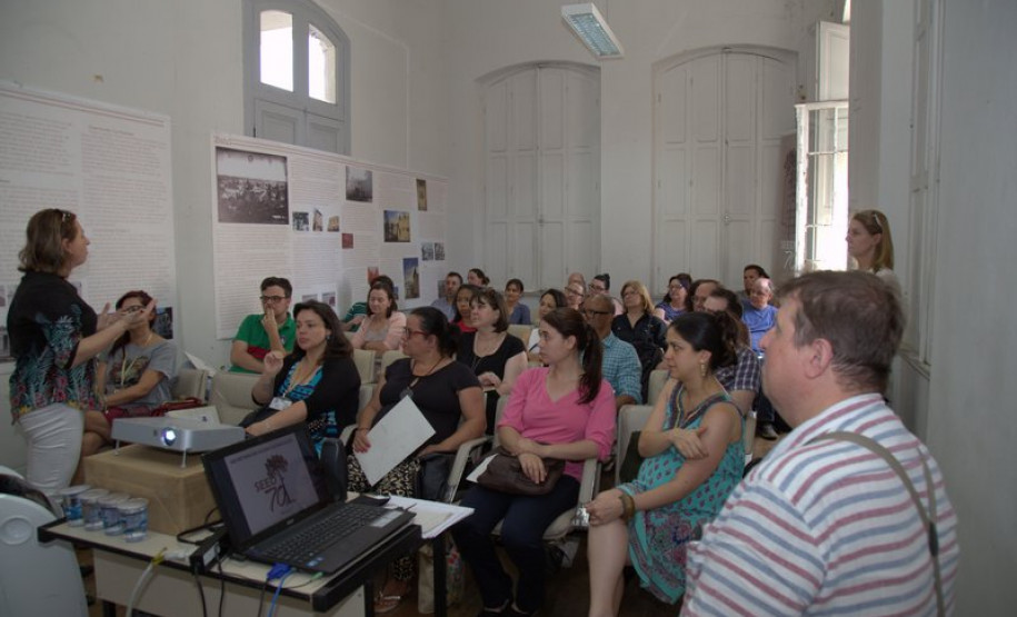Secretaria realiza curso de educação patrimonial Foi iniciado na quinta-feira (14) o curso “A Importância da Educação Patrimonial para o Ambiente Escolar”, ofertado pela Equipe de Currículo do Departamento de Educação Básica (DEB) da Secretaria de Estado da Educação em parceria com o Museu da Escola Paranaense.