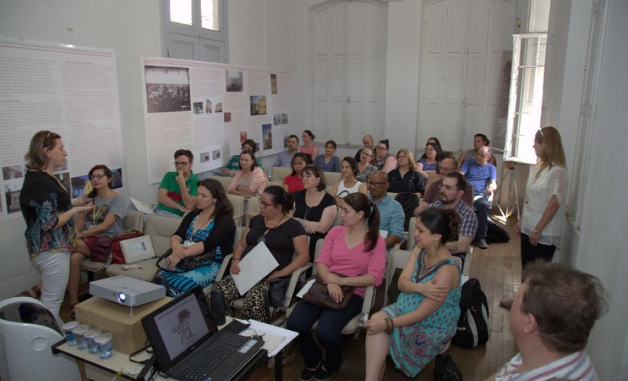 Secretaria realiza curso de educação patrimonial Foi iniciado na quinta-feira (14) o curso “A Importância da Educação Patrimonial para o Ambiente Escolar”, ofertado pela Equipe de Currículo do Departamento de Educação Básica (DEB) da Secretaria de Estado da Educação em parceria com o Museu da Escola Paranaense.