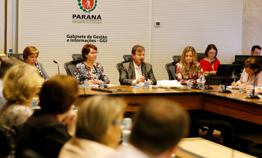 A secretária de Estado da Educação, professora Ana Seres, reúne nesta segunda e terça-feira (25 e 26) os 32 chefes dos Núcleos Regionais da Educação (NREs), em Curitiba, para tratar de assuntos administrativos e de infraestrutura da área de educação.

A pauta inclui recursos humanos, andamento de obras, entrega de equipamentos de informática nas escolas, o aplicativo Escola Paraná, tramitação de processos internos e questões pedagógicas.