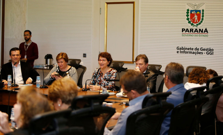 A secretária de Estado da Educação, professora Ana Seres, reúne nesta segunda e terça-feira (25 e 26) os 32 chefes dos Núcleos Regionais da Educação (NREs), em Curitiba, para tratar de assuntos administrativos e de infraestrutura da área de educação.

A pauta inclui recursos humanos, andamento de obras, entrega de equipamentos de informática nas escolas, o aplicativo Escola Paraná, tramitação de processos internos e questões pedagógicas.