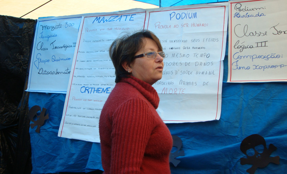 Os alunos do Colégio Estadual Francisco Neves Filho, em São João do Triunfo, participaram no último domingo (21), realizou com a exposição do projeto Túnel do Tempo na 10ª Feira Agropecuária Regional de Sementes Crioulas de Produtos da Biodiversidade. Os estudantes expuseram croquis e pequenas plantações confeccionados de material reciclável para um público de 2.500 pessoas, contado a história do agrotóxico, seus impactos no meio ambiente e na qualidade de vida.