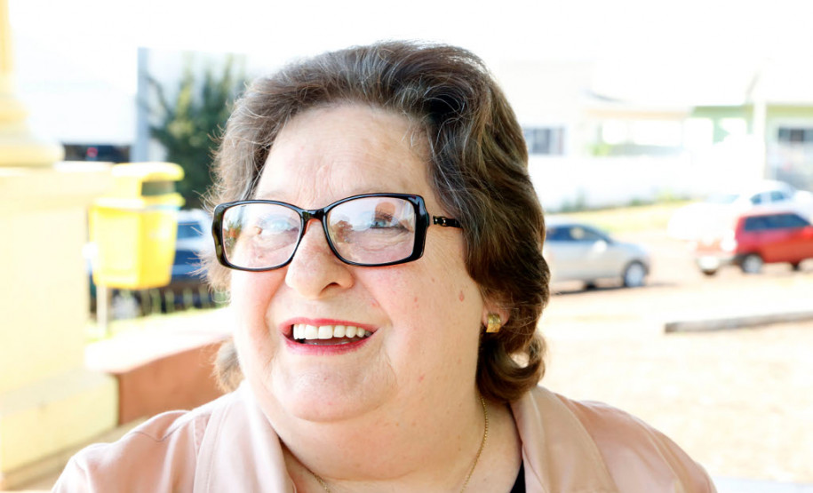 Francisca Marlene Dulnik foi uma das homenageadas. Ela trabalhou na rede estadual de ensino como professora de Língua Portuguesa por 33 anos. “Nesse período exerci várias funções e sempre trabalhei com muito amor pela educação. Essa homenagem me deixa emocionada porque representa que fiz o meu trabalho bem-feito e ajudei a construir parte da história de muitas vidas”, disse Francisca.