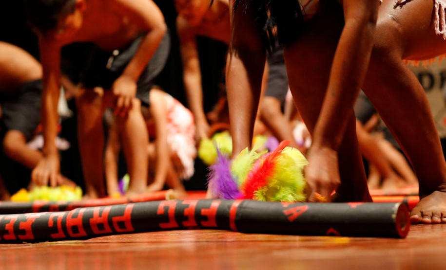 As celebrações contaram com apresentações teatrais dos alunos do Colégio Estadual Laranjeiras do Sul e Colégio Estadual Indígenas Fég Prag Fernandes, de Nova Laranjeiras, e da Orquestra Filarmônica do Iguaçu, composta por alunos da rede estadual e municipal de ensino.