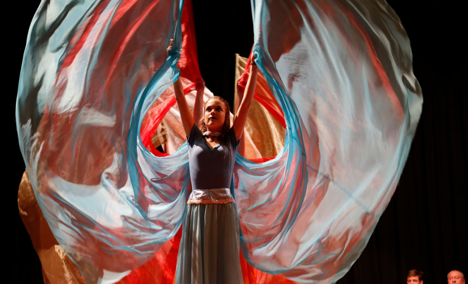 As celebrações contaram com apresentações teatrais dos alunos do Colégio Estadual Laranjeiras do Sul e Colégio Estadual Indígenas Fég Prag Fernandes, de Nova Laranjeiras, e da Orquestra Filarmônica do Iguaçu, composta por alunos da rede estadual e municipal de ensino.