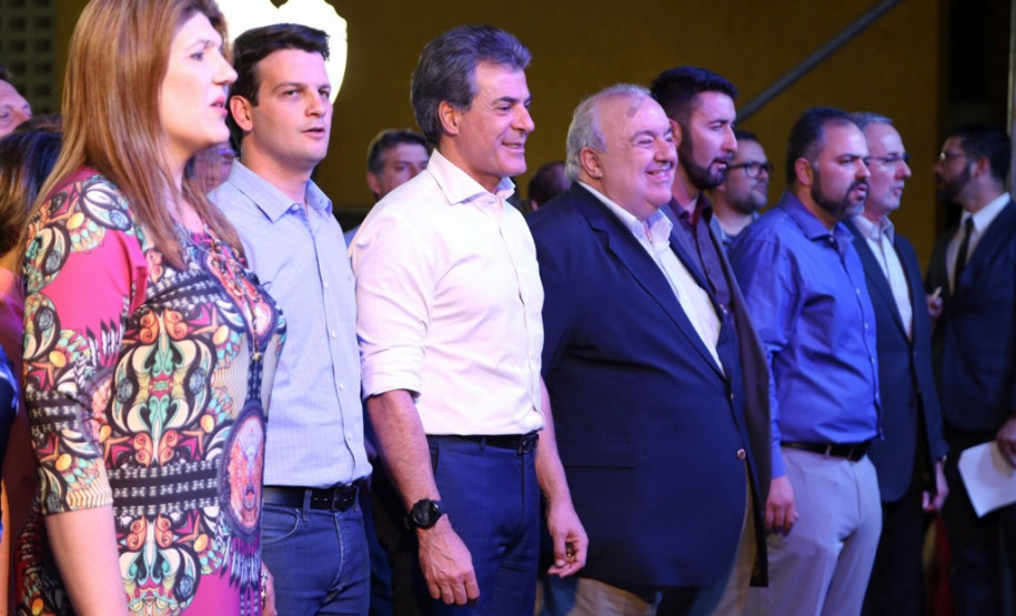 O governador Beto Richa e o prefeito de Curitiba, Rafael Greca, abriram nesta quarta-feira (27) o Mutirão da Cidadania do Cajuru, na Região Leste da capital. O evento, que termina neste sábado (30), oferece cerca de 200 serviços à população nas áreas de saúde, educação, segurança e desenvolvimento social, além de atendimento por meio da Copel e Sanepar.