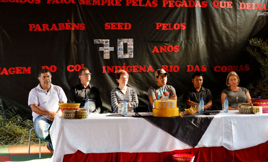A secretária de Estado da Educação, professora Ana Seres, visitou nesta quinta-feira (28) o Colégio Estadual Indígena Rio das Cobras, que foi a primeira unidade indígena da rede estadual de ensino. A escola está localizada na terra indígena de mesmo nome, no município de Nova Laranjeiras, no Centro-Sul do Paraná.