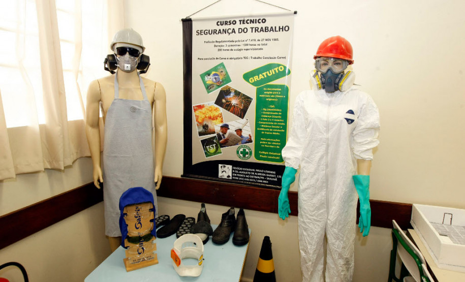 As inscrições para os Cursos de Educação Profissional da rede estadual de ensino do Paraná estão abertas até o dia 8 de novembro. Interessados devem procurar diretamente um colégio estadual em que o curso de interesse é ofertado. A inscrição para os Centros Estaduais de Educação Profissional (CEEP) e para Colégios Agrícolas e Florestal pode ser realizada pela internet, na página da instituição de ensino.