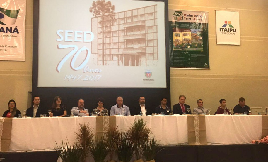 As escolas da rede estadual de ensino da região Oeste receberam nesta sexta-feira (29), em Foz do Iguaçu, o prêmio Gestão Paraná. As unidades, pertencentes ao Núcleo Regional de Educação de Foz do Iguaçu, foram contempladas por desenvolver trabalhos pedagógicos inéditos e envolver a comunidade nas ações do cotidiano escolar.