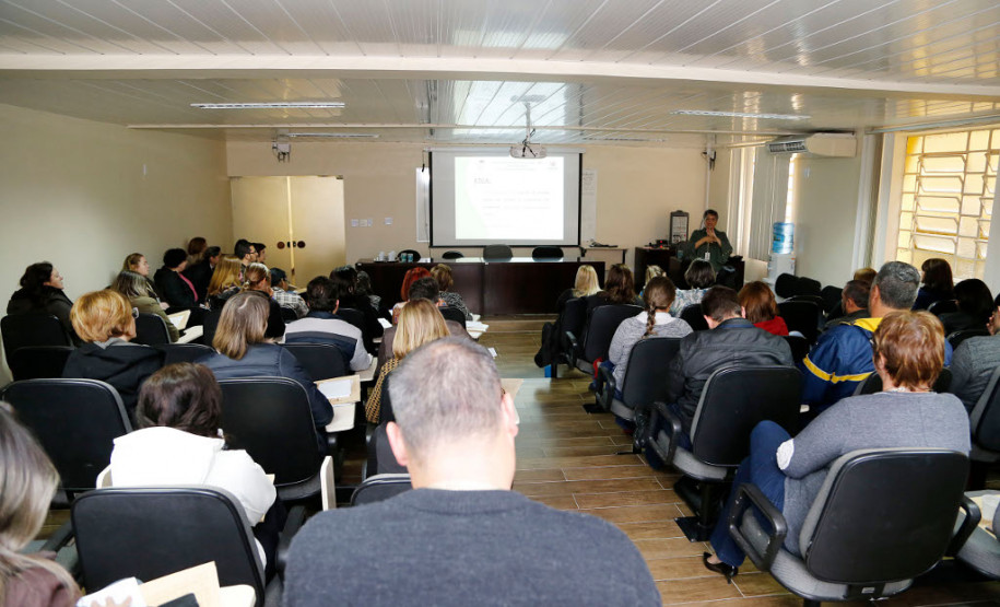 Servidores da Secretaria de Estado da Educação que atuam no Gabinete e na Diretoria Geral (DG) iniciaram nesta segunda-feira (2), em Curitiba, uma série de cursos de formação continuada voltados à relação interpessoal e trabalho colaborativo.