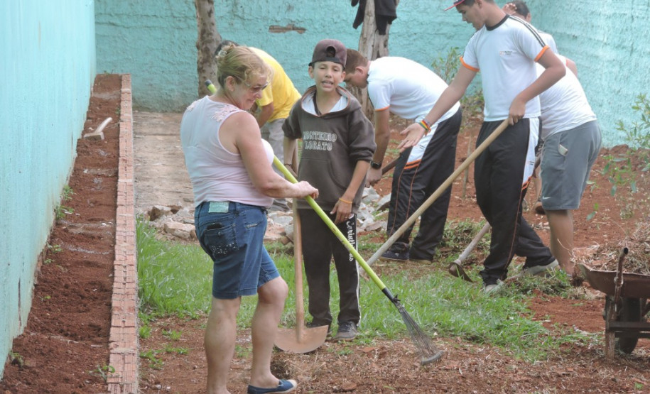 O Colégio Estadual Monteiro Lobato, de Dois Vizinhos (região Sudoeste), trabalha com Educação em Tempo Integral e também com o Programa Novo Mais Educação. “A jornada ampliada traz muitos benefícios aos estudantes. Amplia a conscientização deles quanto a vários temas atuais, ficam mais participativos e interessados”, afirma a diretora Helena Maria Guareschi.