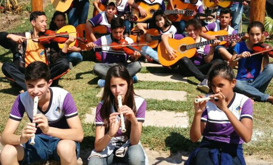 Os benefícios da jornada ampliada vão além das notas, segundo Fábio. “O Acompanhamento Pedagógico melhora os resultados dos alunos em Língua Portuguesa e Matemática, mas o Programa em si melhora o convívio social e mantém os alunos dentro da escola, longe das ruas”, explica.