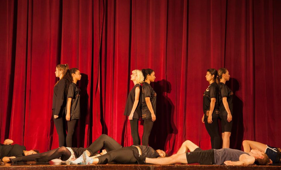 O Grupo de Dança do Colégio Estadual do Paraná, o DanCEP, estreia no próximo dia 10, em Curitiba, seu novo espetáculo chamado “Corpografias”. A apresentação começa às 20h no Guairinha, com entrada franca.