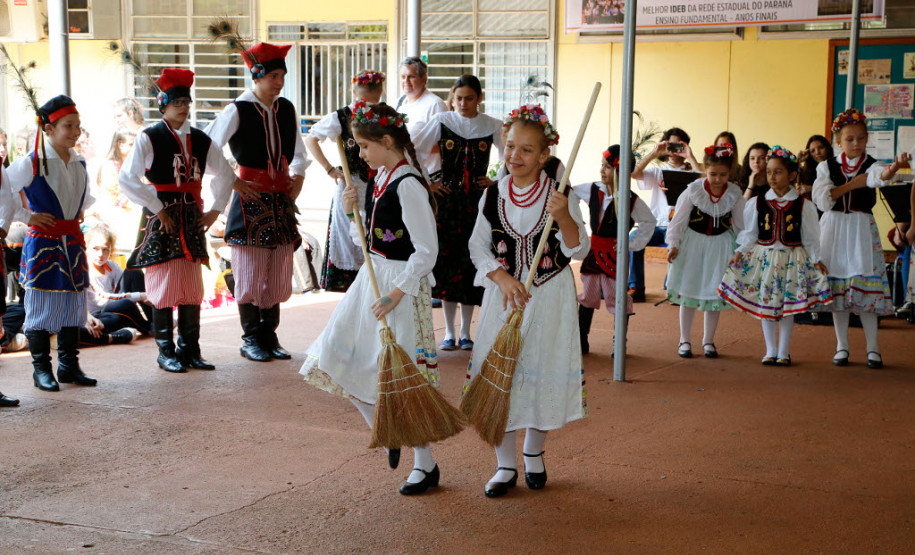 O Colégio Estadual do Campo Castro Alves, localizado na vila residencial Salto Osório, município de Quedas do Iguaçu (Centro-Sul), atingiu a meta estabelecida pelo Índice de Desenvolvimento da Educação Básica (Ideb) para 2021 e alcançou o melhor média entre as escolas estaduais