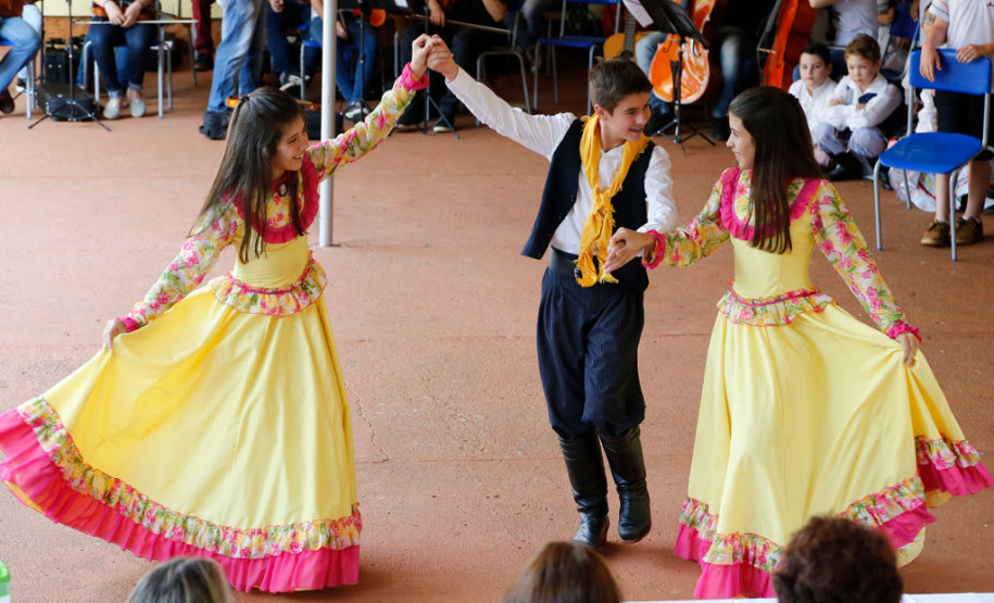 O Colégio Estadual do Campo Castro Alves, localizado na vila residencial Salto Osório, município de Quedas do Iguaçu (Centro-Sul), atingiu a meta estabelecida pelo Índice de Desenvolvimento da Educação Básica (Ideb) para 2021 e alcançou o melhor média entre as escolas estaduais