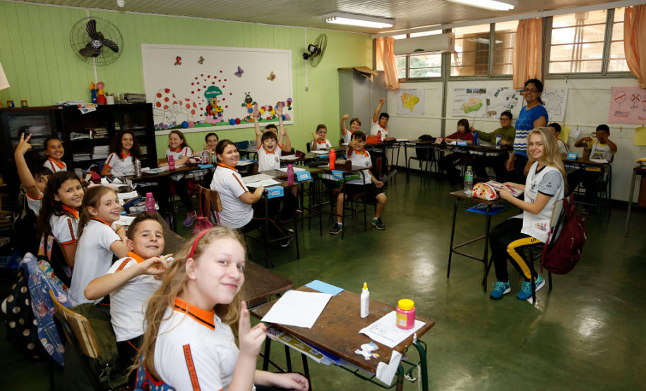 O Colégio Estadual do Campo Castro Alves, localizado na vila residencial Salto Osório, município de Quedas do Iguaçu (Centro-Sul), atingiu a meta estabelecida pelo Índice de Desenvolvimento da Educação Básica (Ideb) para 2021 e alcançou o melhor média entre as escolas estaduais