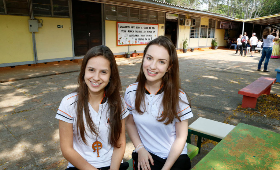 Ângela Simioni, 16 anos, do 2° ano do ensino médio, mora no município de São Jorge D´Oeste, a 30 quilômetros do colégio