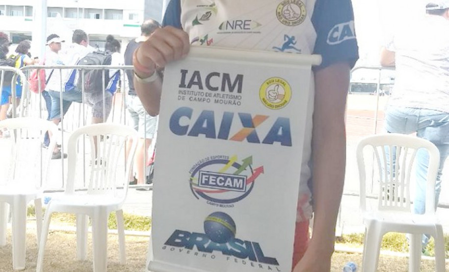 Tainá está no 9° ano do Colégio Estadual Doutor Osvaldo Cruz, em Campo Mourão (no Centro-Oeste). Ela concilia a rotina de treinos e competições com os estudos com horários específicos para cada atividade. “Tenho horários definidos para treinar e estudar. Acredito que o bom desempenho escolar e esportivo depende muito do comprometimento de cada um, se nos dedicarmos um não atrapalha o outro”, disse.