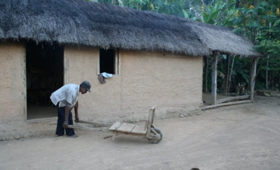 Departamento da Diversidade discute estadualização de escolas municipais que atendem comunidades remanescentes quilombolas.