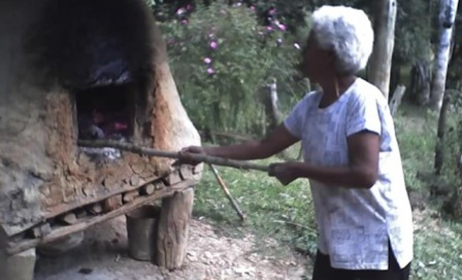 Departamento da Diversidade discute estadualização de escolas municipais que atendem comunidades remanescentes quilombolas.