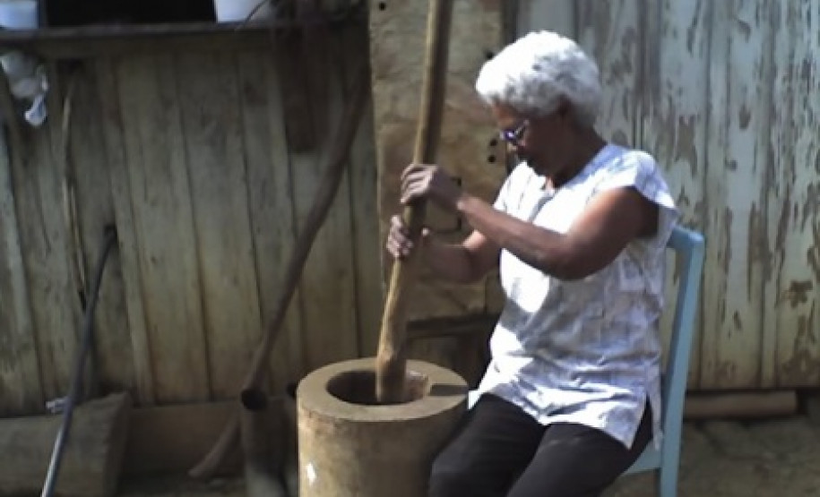 Departamento da Diversidade discute estadualização de escolas municipais que atendem comunidades remanescentes quilombolas.