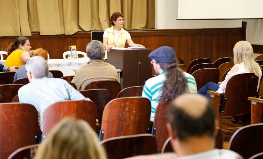 As oficinas do Formação em Ação são realizadas nesta sexta-feira (6) em todas as unidades da rede pública estadual. O evento busca articular teoria e prática e é ofertado aos profissionais que atuam no espaço escolar. As oficinas são organizadas de forma a atender cada instituição e seus profissionais, conforme as necessidades e peculiaridades de cada um.