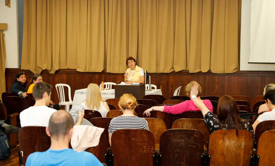 As oficinas do Formação em Ação são realizadas nesta sexta-feira (6) em todas as unidades da rede pública estadual. O evento busca articular teoria e prática e é ofertado aos profissionais que atuam no espaço escolar. As oficinas são organizadas de forma a atender cada instituição e seus profissionais, conforme as necessidades e peculiaridades de cada um.