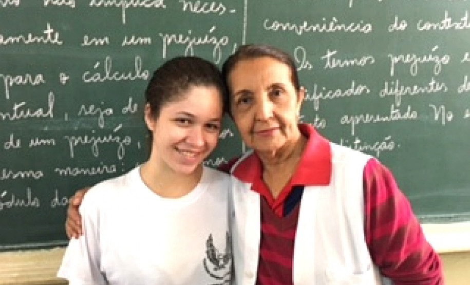 Vitória Carolina de Almeida, 17 anos, do 3° ano do ensino médio do Colégio Estadual 14 de Dezembro, do município de Alvorada do Sul (na região Norte do Estado) será a representante paranaense na 10° edição do concurso de redação do Senado. O mandato da jovem senadora será entre os dias 27 de novembro e 02 de dezembro, em Brasília (DF). A cerimônia de posse será no dia 28 de novembro, no plenário da Casa.