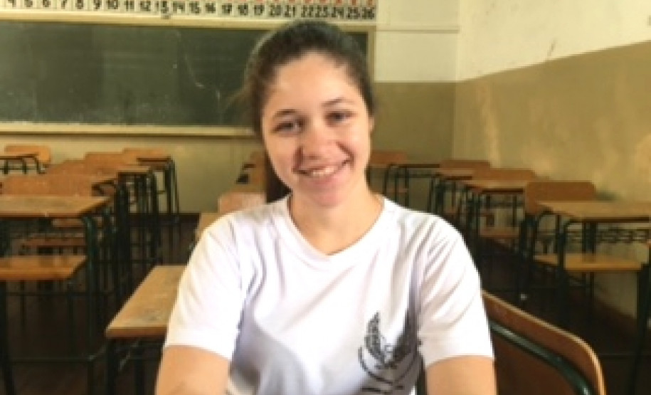 Vitória Carolina de Almeida, 17 anos, do 3° ano do ensino médio do Colégio Estadual 14 de Dezembro, do município de Alvorada do Sul (na região Norte do Estado) será a representante paranaense na 10° edição do concurso de redação do Senado. O mandato da jovem senadora será entre os dias 27 de novembro e 02 de dezembro, em Brasília (DF). A cerimônia de posse será no dia 28 de novembro, no plenário da Casa.