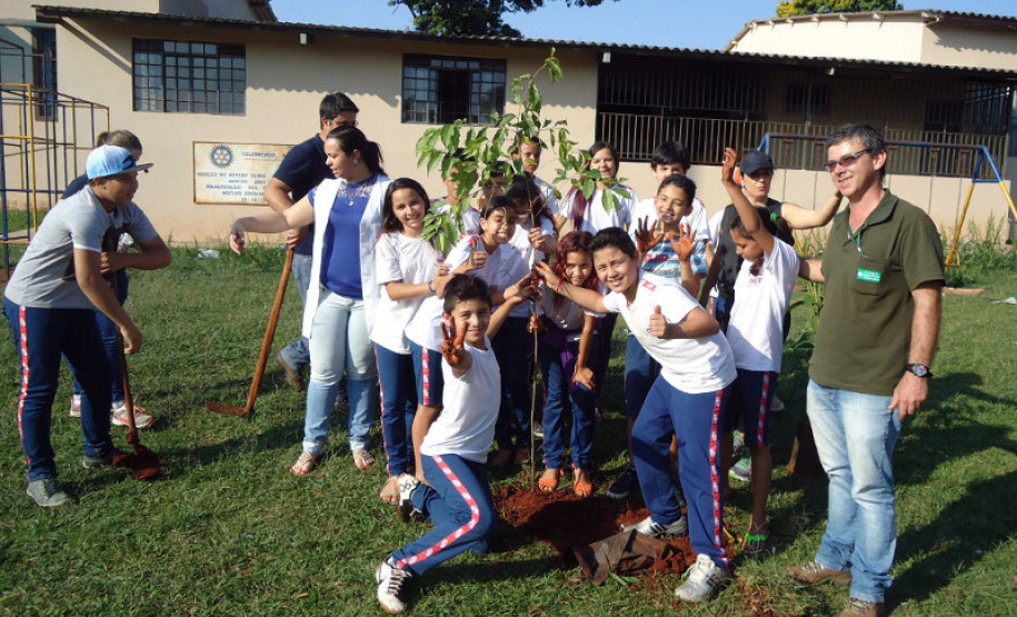 O Colégio Estadual Osmar Guaracy Freire, em Apucarana (Vale do Ivaí) será o representante paranaense na etapa regional do Prêmio de Gestão Escolar (PGE) do Conselho Nacional de Secretários de Educação (Consed) edição 2017
