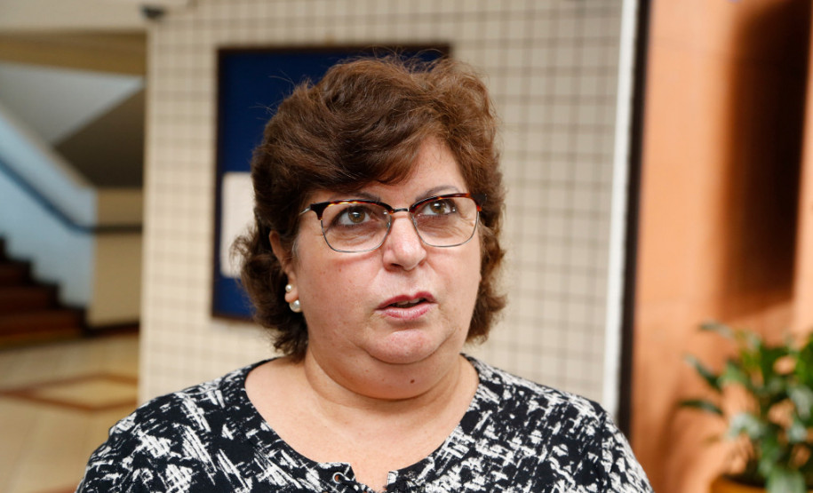 A professora da sala de recursos do Colégio Estadual Sagrada Família, em Campo Largo (na Região Metropolitana de Curitiba), Reni Terezinha Stoco de França, lembrou que a formação possibilita que os profissionais troquem experiências, atualizem conhecimentos e conheçam novas metodologias de trabalho. “Além do atendimento especializado com os alunos nas salas de recursos, temos que trabalhar em sintonia com os professores das salas comuns por isso essa formação é fundamental”, disse.