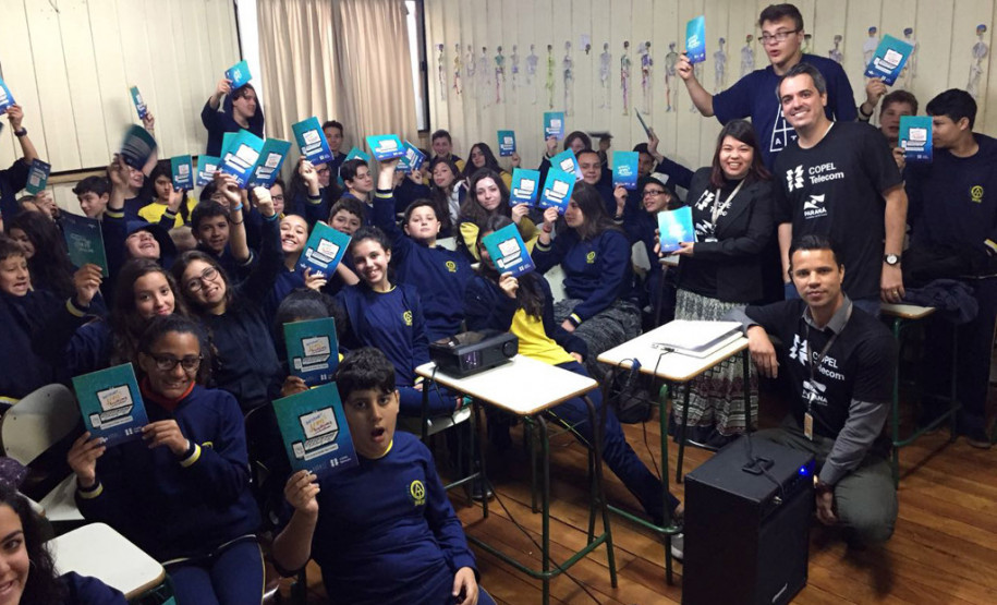 A Copel Telecom lançou nesta terça-feira (17) um projeto de responsabilidade social chamado Internet Sem Bullying. A Escola Estadual Angelo Trevisan, no bairro de Santa Felicidade, em Curitiba, é a primeira a receber o projeto. Outras 10 escolas em Curitiba, Araucária, Maringá, Ponta Grossa e Foz do Iguaçu vão receber as palestras até o final do ano.