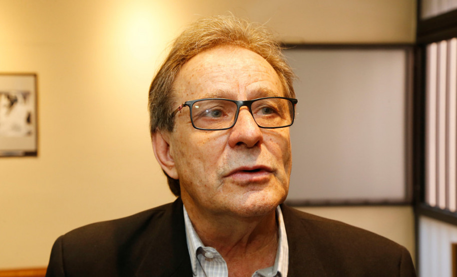 O professor Lindomar Boneti, da Escola de Educação e Humanidades da Pontifícia Universidade Católica do Paraná, falou sobre o panorama sócio-histórico dos direitos humanos no mundo. Ele destacou a importância de trabalhar o tema no ambiente escolar.