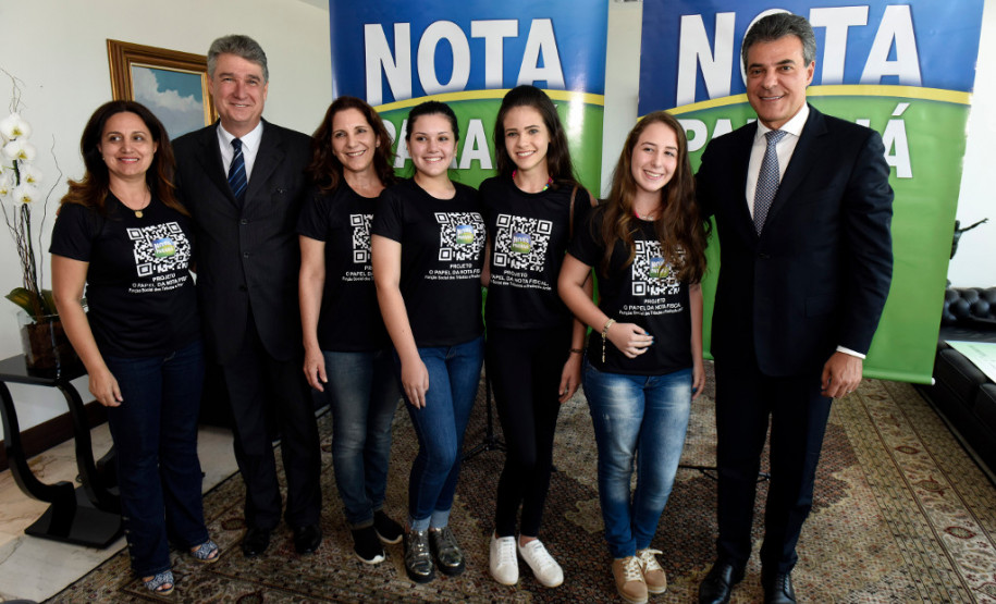 No evento de premiação teve uma homenagem ao Mês das Crianças e contou com a participação de alunos e professores do Colégio Estadual Nestor Victor, de Pérola, que recitaram poesias sobre cidadania fiscal. O colégio mantém desde 2009 atividades de educação fiscal e desenvolve exposições, peças de teatro e confecções de objetos que levam notas fiscais como matéria-prima.