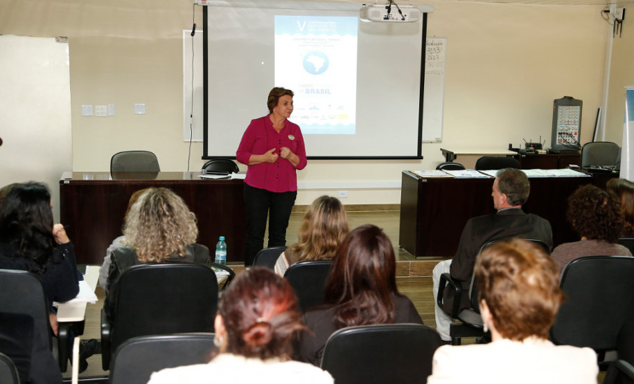 Estado inicia Conferência Infantojuvenil pelo Meio Ambiente A Secretaria de Estado da Educação lançou nesta quinta-feira (26), em Curitiba, a 5ª Conferência Infantojuvenil pelo Meio Ambiente – Vamos Cuidar do Brasil Cuidando das Águas. A ação é desenvolvida pelos Ministérios da Educação e do Meio Ambiente, em parceria com as secretarias estaduais da Educação.
