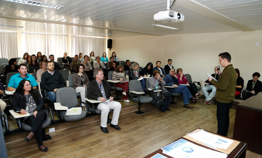 Estado inicia Conferência Infantojuvenil pelo Meio Ambiente A Secretaria de Estado da Educação lançou nesta quinta-feira (26), em Curitiba, a 5ª Conferência Infantojuvenil pelo Meio Ambiente – Vamos Cuidar do Brasil Cuidando das Águas. A ação é desenvolvida pelos Ministérios da Educação e do Meio Ambiente, em parceria com as secretarias estaduais da Educação.