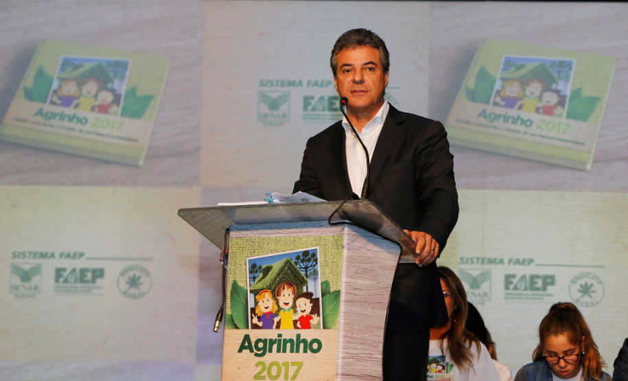 Programas de educação ambiental desenvolvidos pelo setor produtivo são essenciais para o fortalecimento sustentável da agricultura, que é a principal base da economia do Paraná