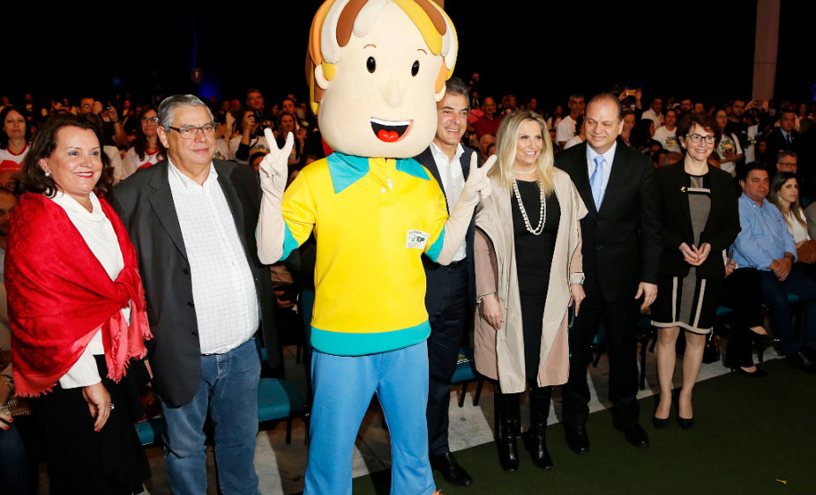 Estudantes das redes municipal, estadual e particular de ensino foram premiados nesta segunda-feira (30), em Pinhais, na Região Metropolitana de Curitiba, por trabalhos relacionados à sustentabilidade, promovido pelo Concurso Agrinho, da Federação da Agricultura do Estado do Paraná (FAEP) e Serviço Nacional de Aprendizagem Rural (SENAR)