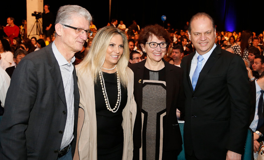 Estudantes das redes municipal, estadual e particular de ensino foram premiados nesta segunda-feira (30), em Pinhais, na Região Metropolitana de Curitiba, por trabalhos relacionados à sustentabilidade, promovido pelo Concurso Agrinho, da Federação da Agricultura do Estado do Paraná (FAEP) e Serviço Nacional de Aprendizagem Rural (SENAR)