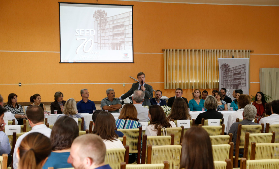As unidades foram selecionadas pela Secretaria de Estado da Educação por trabalharem com ações pedagógicas inéditas e envolverem a comunidade nas decisões do cotidiano escolar. “É um prêmio para os professores, funcionários, alunos e também para os pais”, disse o diretor-geral Edmundo da Veiga.
