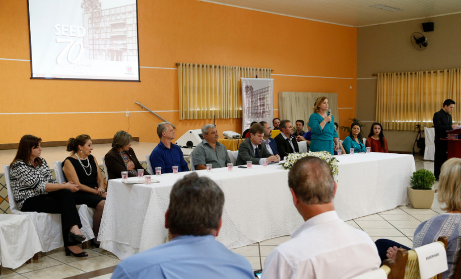 A Secretaria de Estado da Educação entregou nesta terça-feira (31) o prêmio de gestão escolar às unidades pertencentes ao Núcleo Regional de Educação (NRE) de Irati. Este foi o último núcleo a receber a premiação este ano.