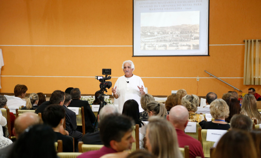 O NRE de Irati também promoveu comemorações para marcar os 70 anos da Secretaria e inaugurou a galeria de chefes da regional.