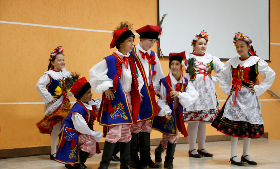 O NRE de Irati também promoveu comemorações para marcar os 70 anos da Secretaria e inaugurou a galeria de chefes da regional.