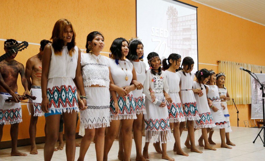 O NRE de Irati também promoveu comemorações para marcar os 70 anos da Secretaria e inaugurou a galeria de chefes da regional.