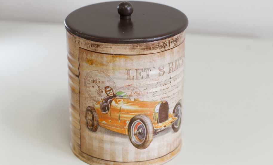 Escola promove oficina de reciclagem e sustentabilidade O Colégio Estadual do Campo Professor Luiz Andrade, localizado na comunidade rural Passa Quatro, no município de Turvo (região central do Estado) desenvolve há um ano o projeto “Reciclar é Arte” com estudantes, funcionários e comunidade. A atividade consiste no reaproveitamento de latas de alumínio e embalagens de vidro, com o objetivo incentivar a reciclagem e combater focos do mosquito Aedes aegypti, transmissor da dengue, zika vírus e chikungunya.