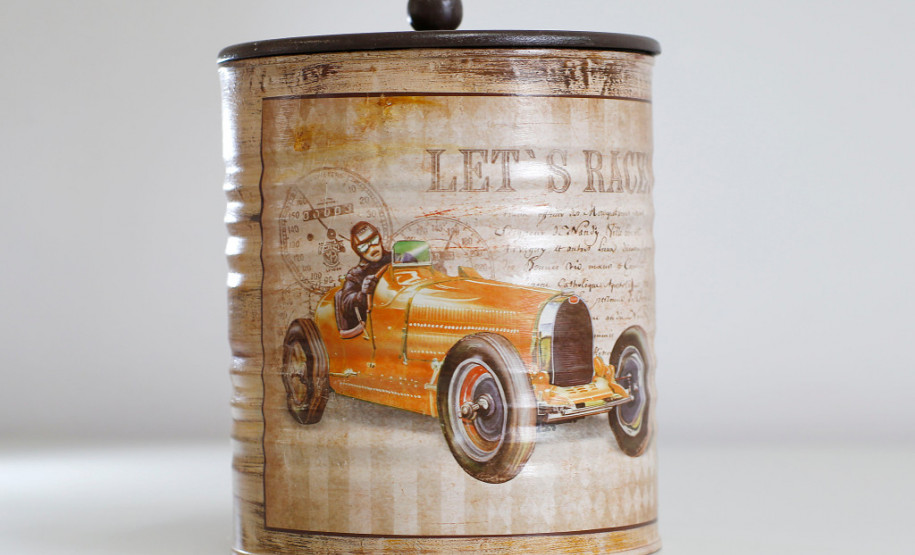 Escola promove oficina de reciclagem e sustentabilidade O Colégio Estadual do Campo Professor Luiz Andrade, localizado na comunidade rural Passa Quatro, no município de Turvo (região central do Estado) desenvolve há um ano o projeto “Reciclar é Arte” com estudantes, funcionários e comunidade. A atividade consiste no reaproveitamento de latas de alumínio e embalagens de vidro, com o objetivo incentivar a reciclagem e combater focos do mosquito Aedes aegypti, transmissor da dengue, zika vírus e chikungunya.